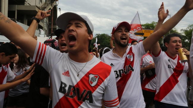 Gobierno argentino prohibió la entrada a los estadios a 284 hinchas de River Plate