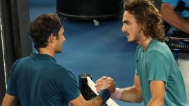 Un inspirado Tsitsipas dio la sorpresa y dejó fuera de combate a Federer en Australia