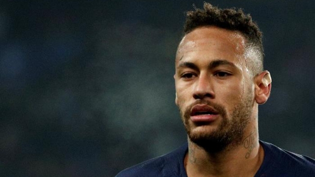 Neymar no será operado, pero estará 10 semanas fuera de las canchas por lesión