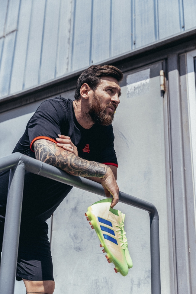 Los nuevos zapatos que usarán Messi y otras figuras del fútbol mundial -