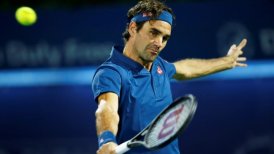 Roger Federer regresó con victoria a Dubai en busca de su título número 100