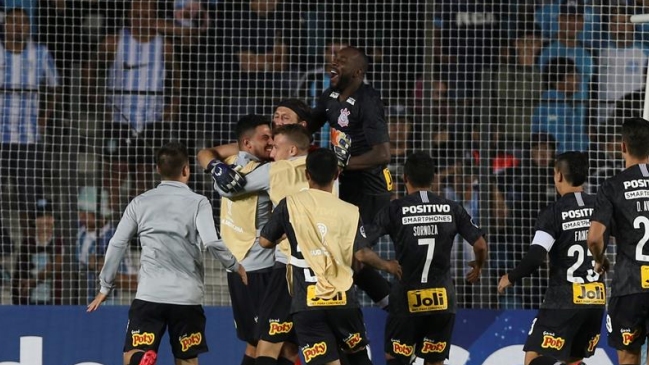 Corinthians superó a Racing en los penales y lo eliminó de la Copa Sudamericana