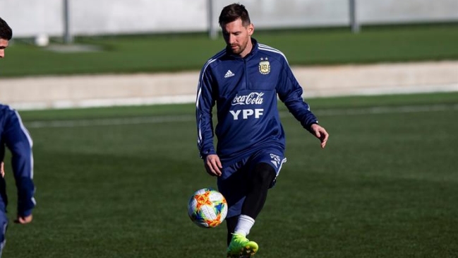 Lionel Messi sufrió una sobrecarga muscular y encendió las alarmas en Argentina