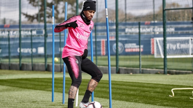 Neymar volvió a entrenar con balón en París Saint-Germain