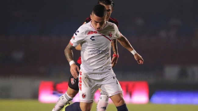 Bryan Carrasco tuvo acción en caída de Veracruz ante Atlas en la liga mexicana