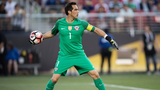 Médico de la selección chilena: Claudio Bravo está en condiciones de jugar la Copa América