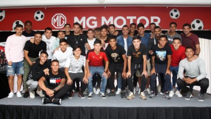 Colo Colo homenajeó a sus seleccionados sub 17 que clasificaron al Mundial de Brasil