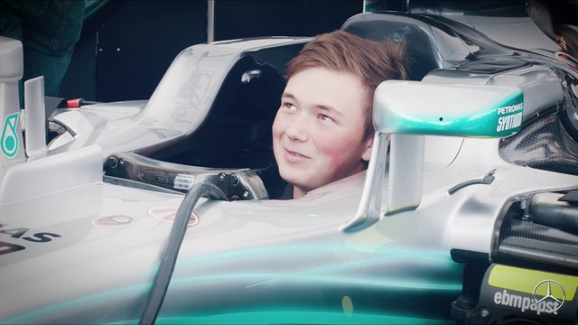 Mejor piloto del mundo en simulador de Fórmula 1 chocó en su debut en pista real