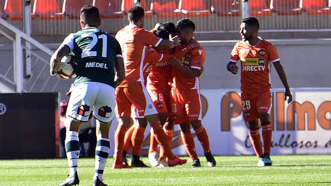 Cobreloa arrasó con Santiago Wanderers en Calama y se adueñó del liderato de la Primera B
