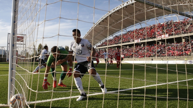 Esteban Paredes anotó su gol número 213 en el empate de Colo Colo y Unión La Calera