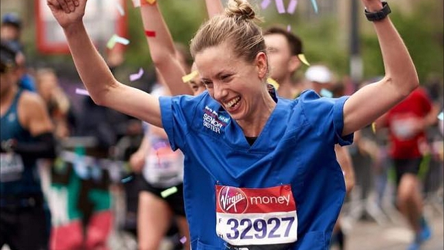 Guinness rectificó y admitió récord de mujer vestida de enfermera en Maratón de Londres