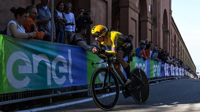 Primoz Roglic voló en la contrarreloj y es líder provisional en el Giro de Italia