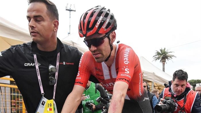 Tom Dumoulin abandonó el Giro de Italia por una lesión en su rodilla izquierda