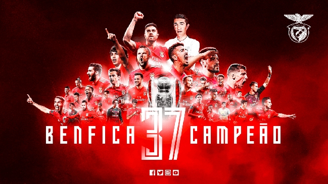 Benfica incluyó a Nicolás Castillo en una de sus fotos de campeón en Portugal