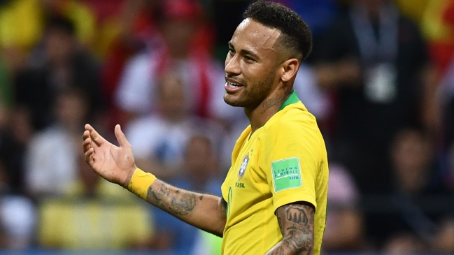 Neymar perdió la jineta de capitán de Brasil en favor de Daniel Alves