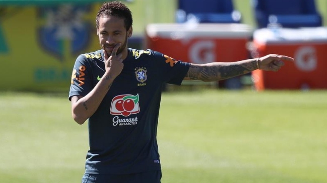 Neymar sigue con dolores y no entrenó en la práctica de Brasil