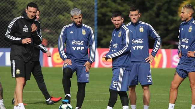 Sergio Agüero: Todos sabemos las ganas que tiene Messi cuando viene a la selección