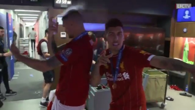 La eufórica celebración del plantel de Liverpool tras proclamarse campeones en Madrid