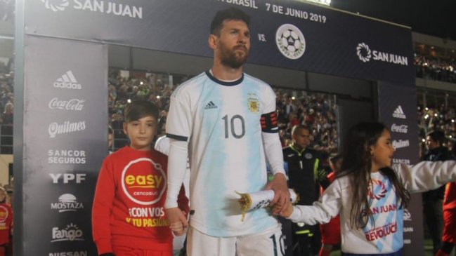 Uruguay y Argentina juegan amistosos preparatorios para la Copa América