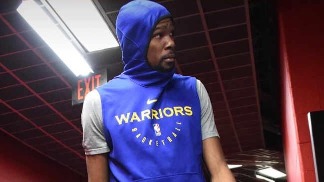 Kevin Durant volvió a entrenar con los Warriors, pero está en duda para la quinta final