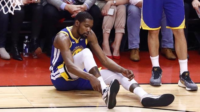 Kevin Durant sufrió una lesión en el tendón de Aquiles de su pie derecho