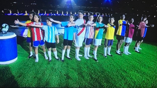 La curiosa camiseta de Chile que apareció en la inauguración de la Copa América