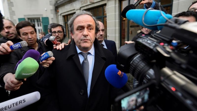 Michel Platini negó cargos en el interrogatorio policial