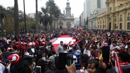 El multitudinario apoyo de hinchas peruanos en Plaza de Armas en la previa de la final ante Brasil