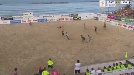 Brutal batalla campal de la selección de fútbol playa de Uruguay contra  hinchas chilenos