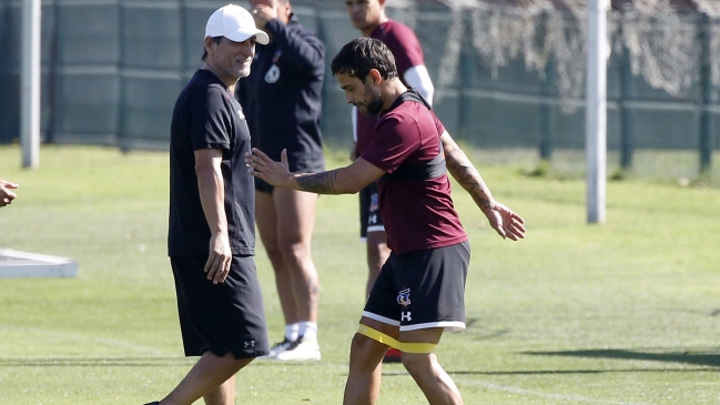 Valdivia y relación con Mario Salas: Jugamos por Colo Colo independiente del entrenador que esté