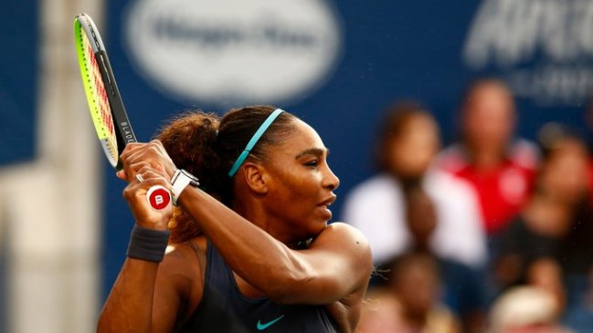 Serena Williams debutó en Toronto con triunfo ante Mertens y avanzó a octavos de final