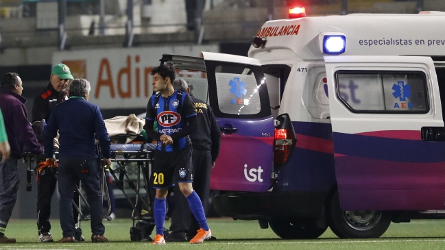 Nicolás Fernández abandonó en ambulancia el duelo entre Audax Italiano y Huachipato