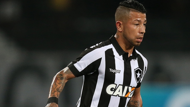 Botafogo: Estamos esperando que Colo Colo haga una oferta formal por Leonardo Valencia