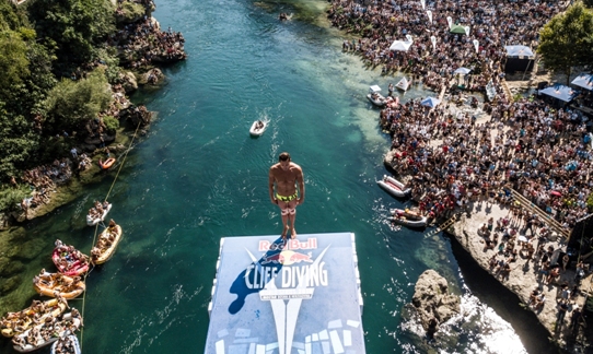 Red Bull Cliff Diving llegó a Bosnia y Herzegovina para la penúltima fecha
