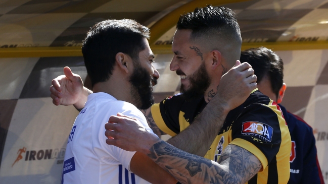 El cariñoso reencuentro de Mauricio Pinilla y Johnny Herrera en duelo de Coquimbo y la U