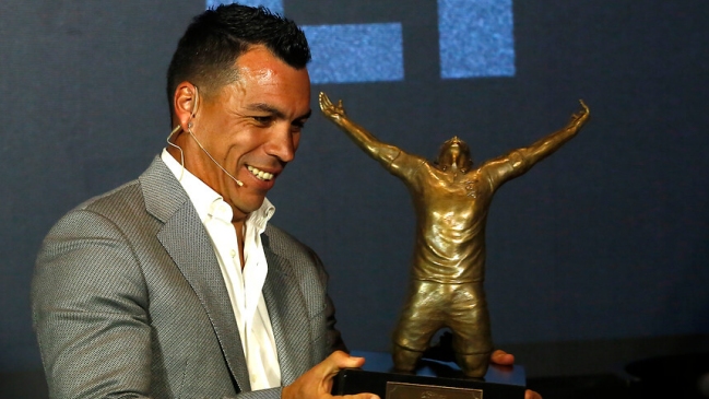 Esteban Paredes fue homenajeado por el Sifup tras alcanzar el récord del "Chamaco" Valdés