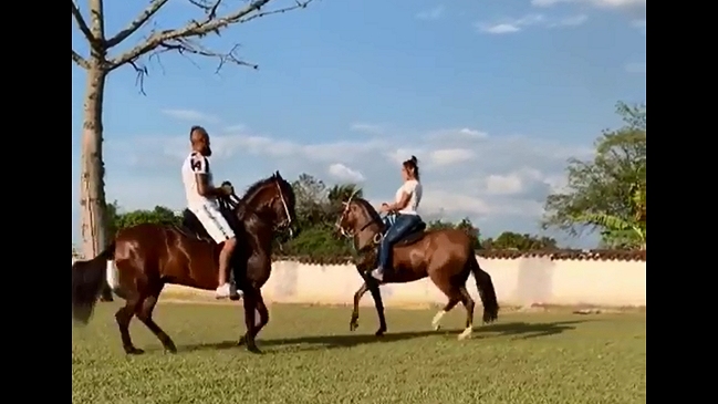 Arturo Vidal y Sonia Isaza se lucieron sobre caballos de paso fino colombianos