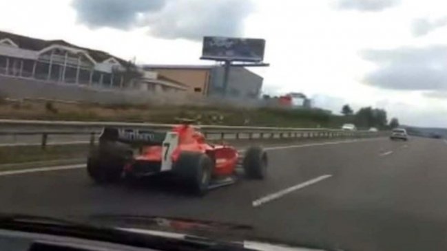 ¡Insólito! Policía busca a sujeto que manejó un "Ferrari" de Fórmula 1 en una autopista