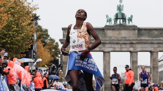 Kenenisa Bekele ganó el Maratón de Berlín y quedó a dos segundos del récord mundial