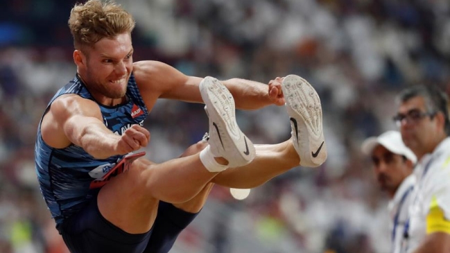 El defensor del título Kevin Mayer abandonó entre lágrimas el decatlón en Doha