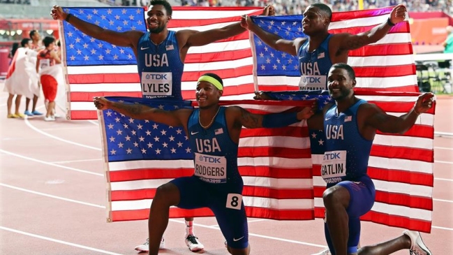 Justin Gatlin guió a Estados Unidos a la victoria en la posta 4x100 masculina