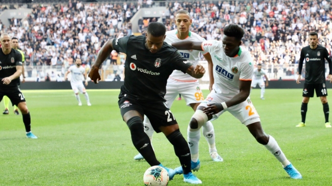 Alanyaspor con Junior Fernandes perdió su invicto en Turquía ante Besiktas de Enzo Roco