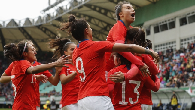 La Roja femenina se lució con un contundente triunfo en su primer amistoso ante Uruguay