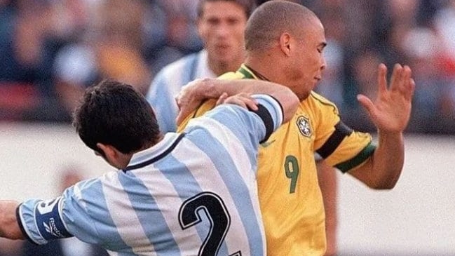 Ronaldo contó que el argentino Roberto Ayala fue el defensor que más le pegó