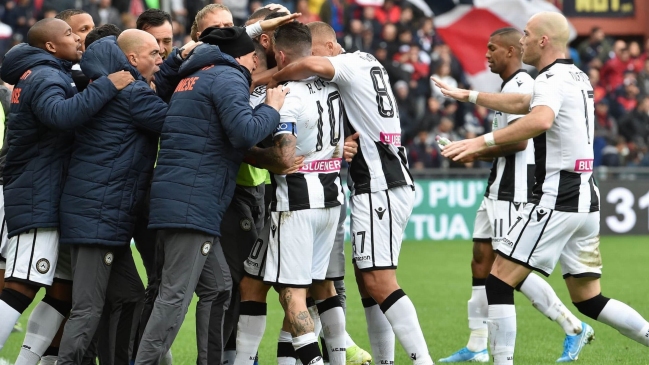 Francisco Sierralta presenció desde el banco de suplentes la victoria de Udinese sobre Genoa