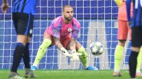 El lateral Kyle Walker se transformó en arquero en Manchester City tras expulsión de Claudio Bravo