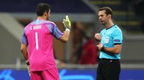 Bravo tuvo trágica jornada: Fue expulsado en empate de Manchester City con Atalanta