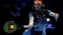 Tsitsipas se convirtió en semifinalista del Masters de Londres al derrotar a Zverev en sets corridos