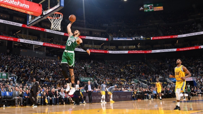 Boston Celtics superó a Golden State Warriors y obtuvo su décima victoria consecutiva