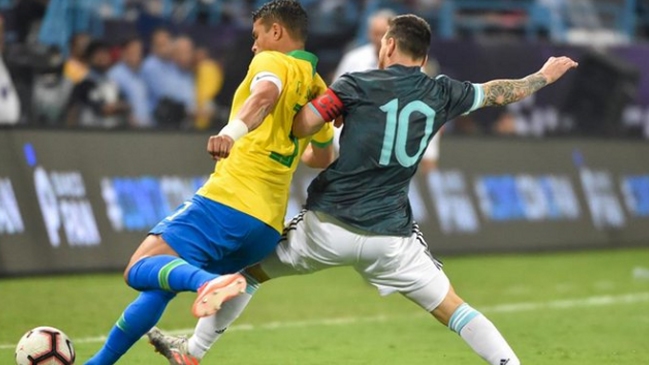 Thiago Silva se lanzó contra Messi: Siempre quiere mandar por sobre los árbitros